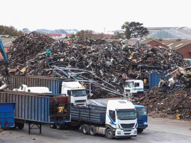 Nên lựa chọn mặt bằng rộng rãi, xa khu dân cư